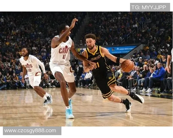 勇士队在客场以116比137不敌骑士队遭遇连败表现令人失望 勇士队在客场以116比137不敌骑士队遭遇连败表现令人失望