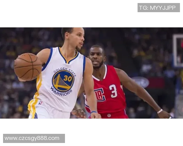 勇士对决快船库里豪取三双助球队逆转胜利